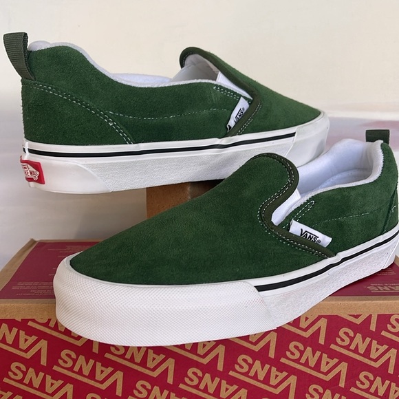 Vans WMNS Knu Slip
Green/True White
VN0009QDBGN
Sneakers - Picture 8 of 16